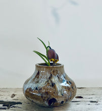 Load image into Gallery viewer, Spring mini vase