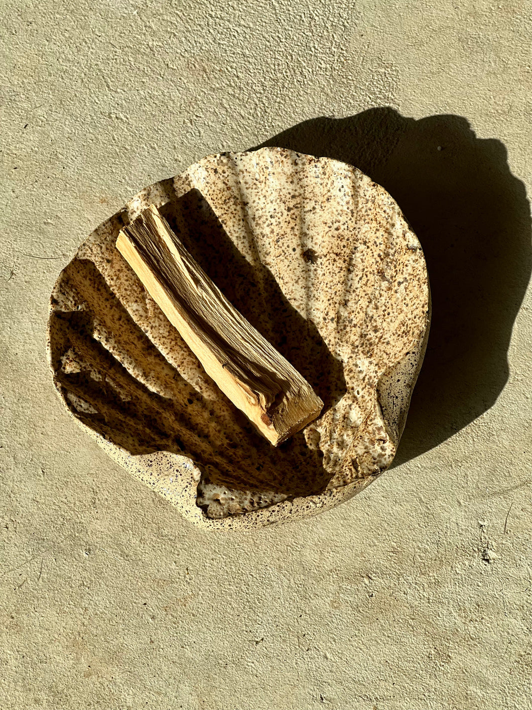 Ceramic Shell with Palo Santo