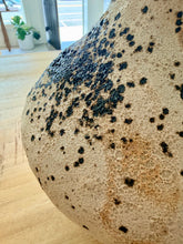 Load image into Gallery viewer, Moon Vase