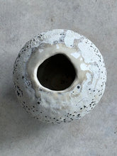 Load image into Gallery viewer, Moon Vase
